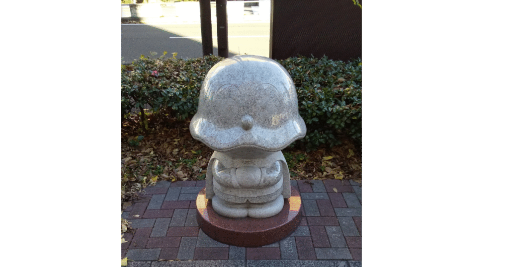 カレーパンマンの石造の写真